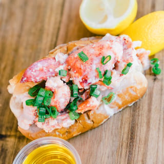 17 Hands Lobster Roll